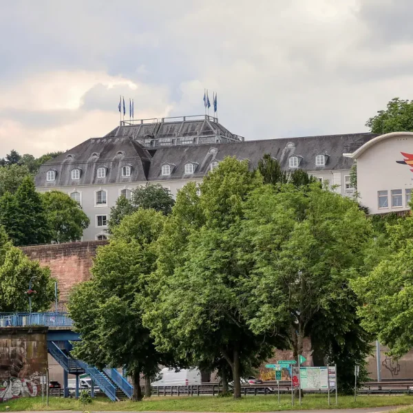 schloss-mauer
